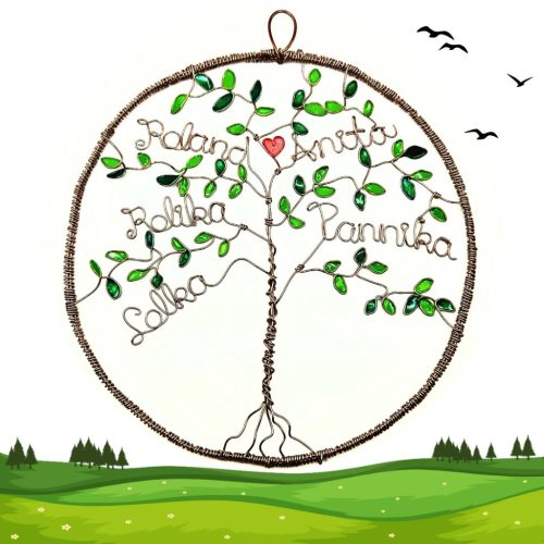 Különleges életfa dekoráció falra. Zöld levelekkel, a család tagjainak keresztneveivel.