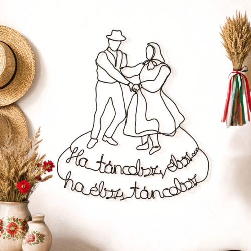 Néptáncos ajándék - autentikus magyar népi dekoráció drótból. 