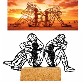 A váli Szeretet-szobor egyedi másolata drótból